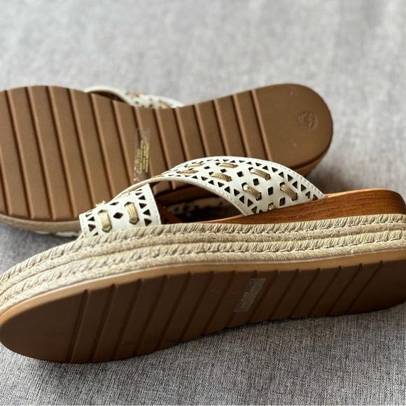 Bella Vita Exa-Italy Wedge Sandal, White/Champagne Leather, 8.5 Wide - Picture 5 of 8